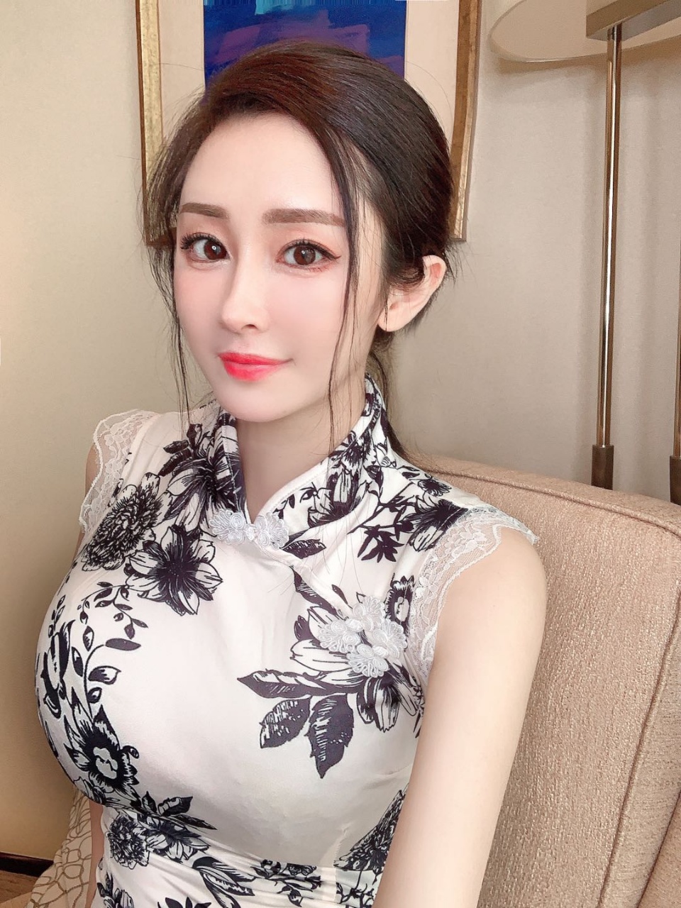 韩国网红模特！38F傲人身材又大又圆真的顶不住